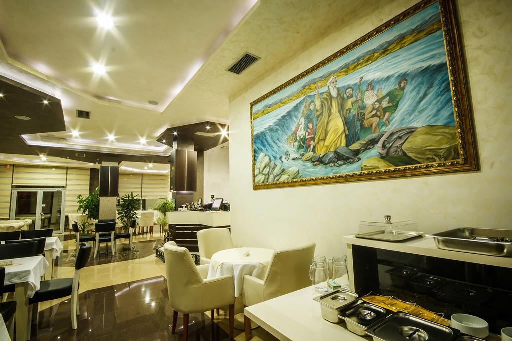 Hotel Oasis بودغوريتْسا المظهر الخارجي الصورة