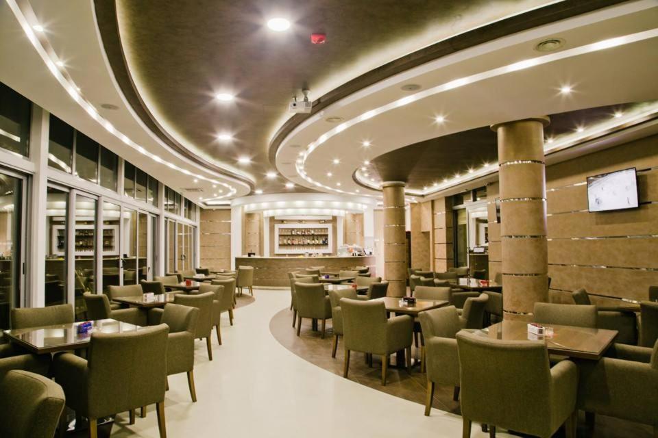 Hotel Oasis بودغوريتْسا المظهر الخارجي الصورة