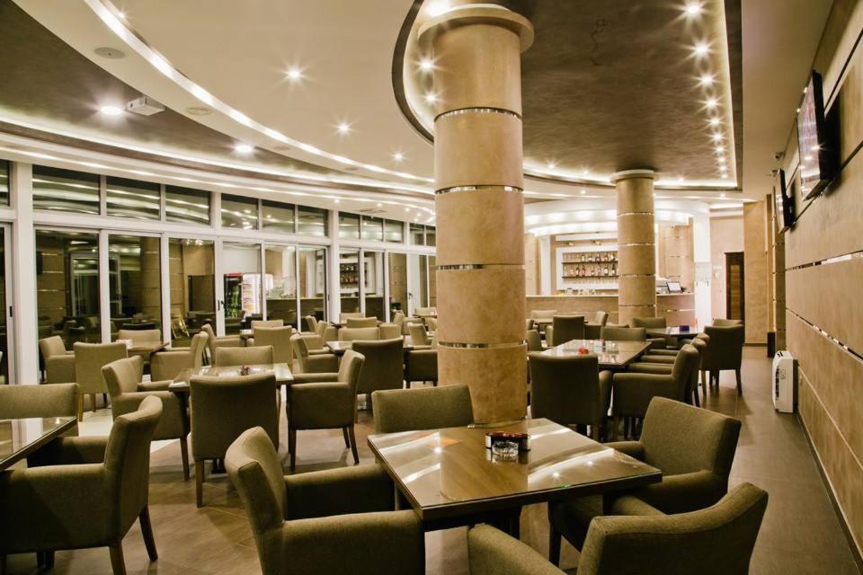 Hotel Oasis بودغوريتْسا المظهر الخارجي الصورة