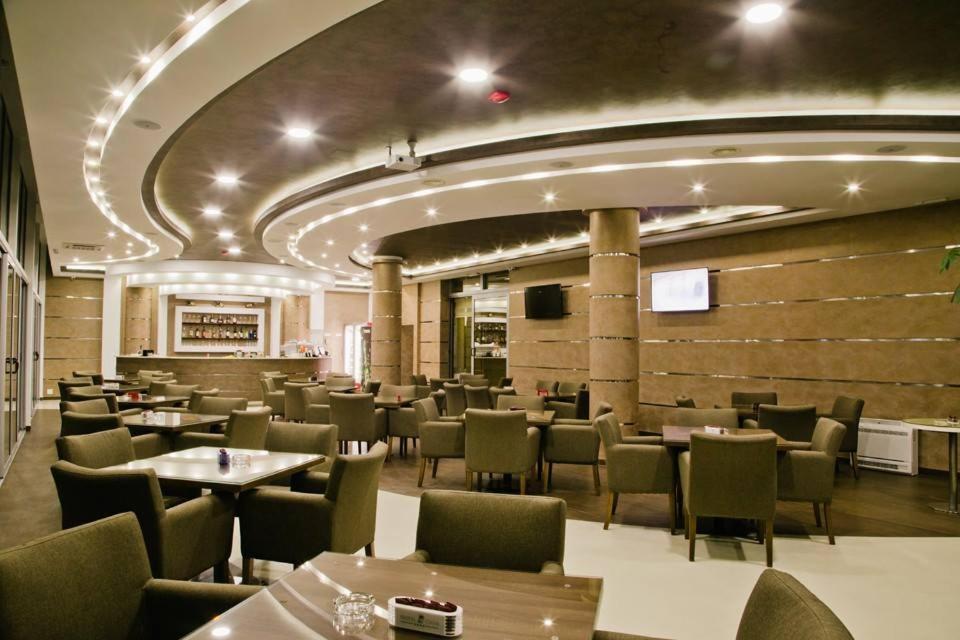 Hotel Oasis بودغوريتْسا المظهر الخارجي الصورة