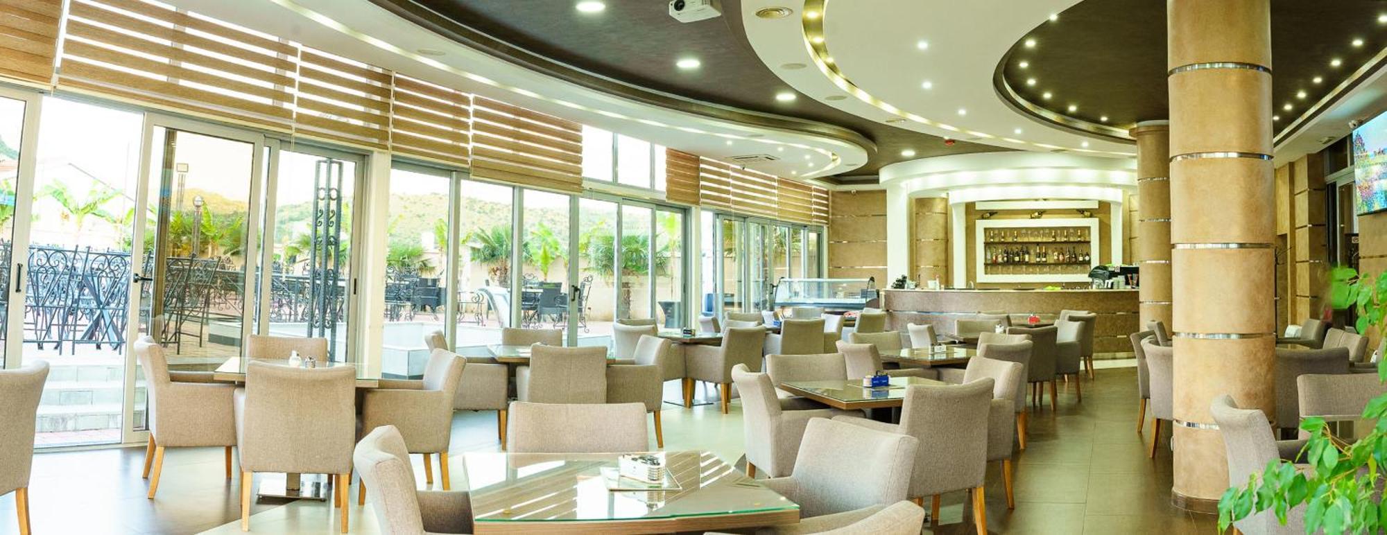 Hotel Oasis بودغوريتْسا المظهر الخارجي الصورة