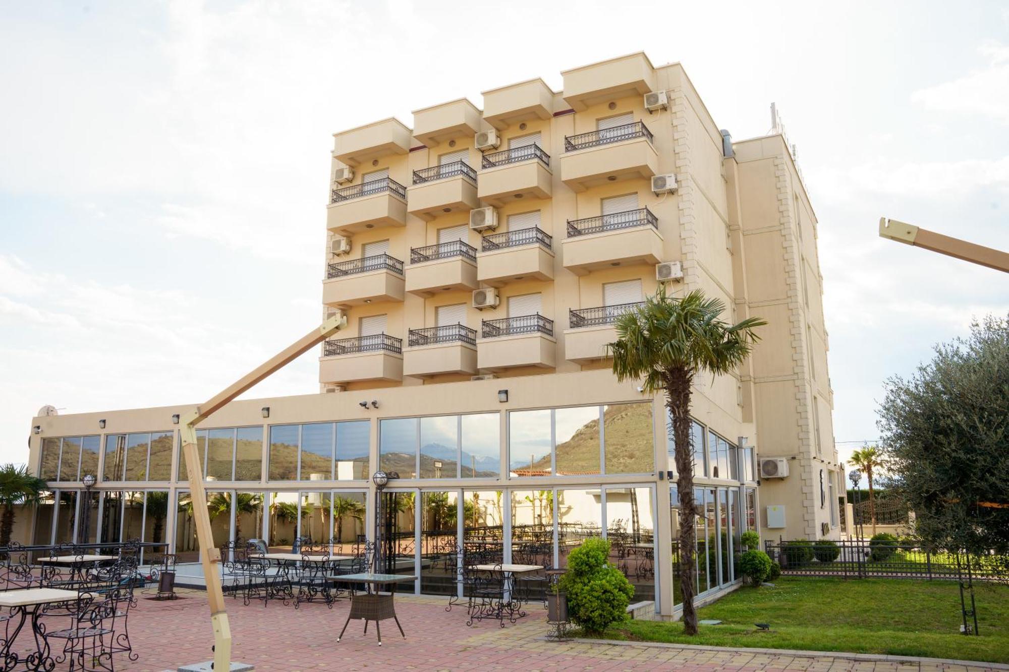 Hotel Oasis بودغوريتْسا المظهر الخارجي الصورة