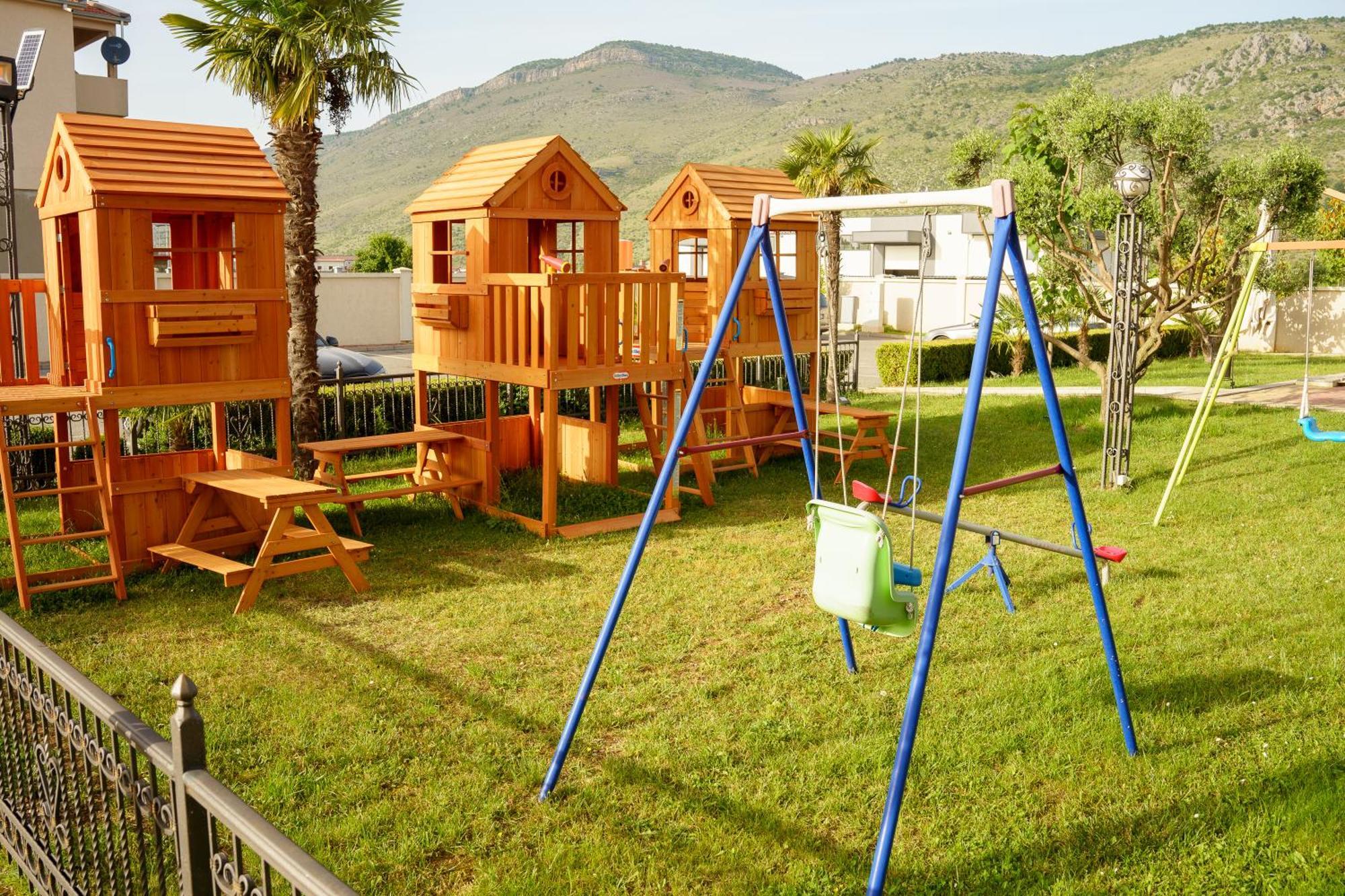 Hotel Oasis بودغوريتْسا المظهر الخارجي الصورة