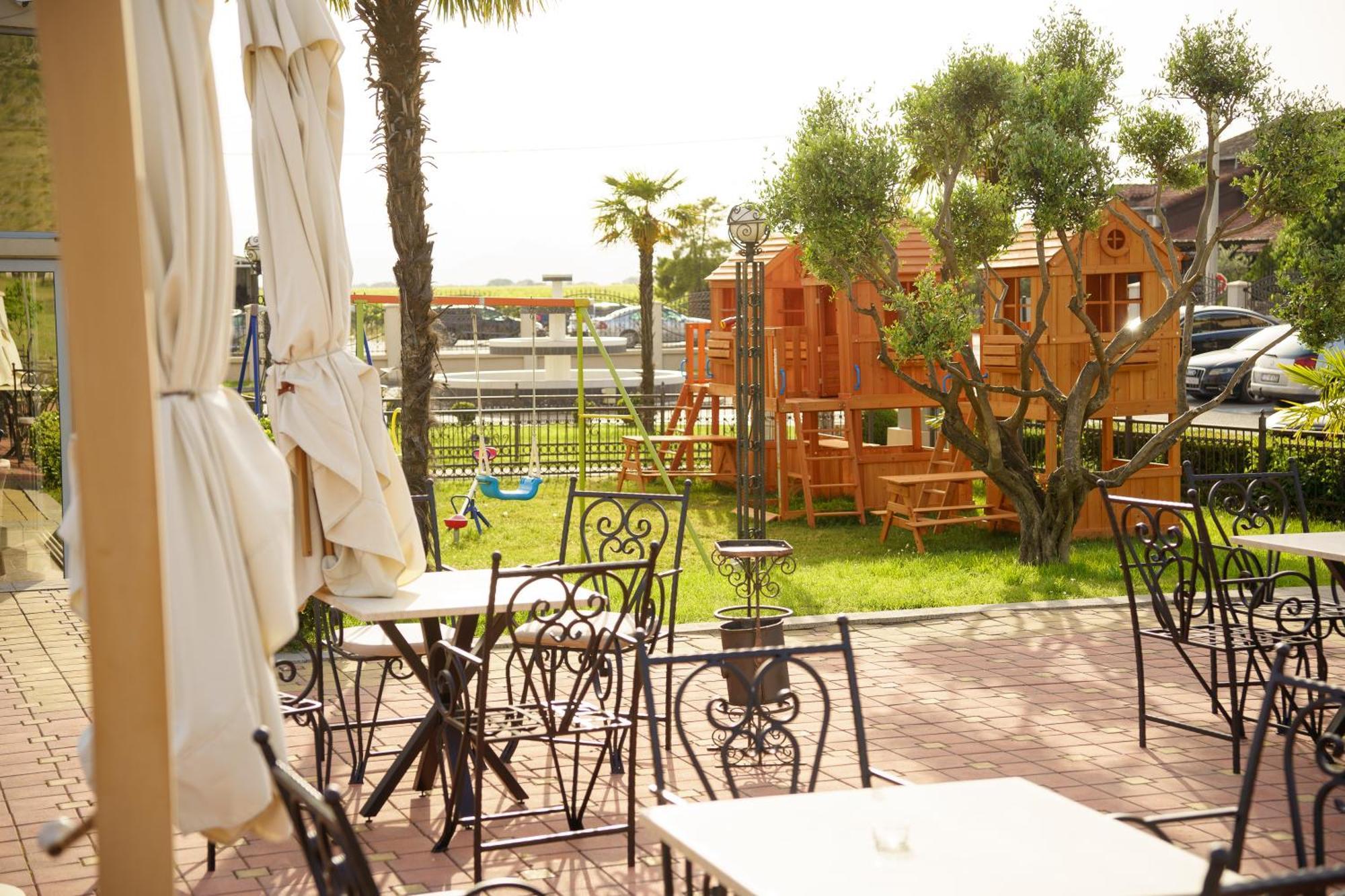 Hotel Oasis بودغوريتْسا المظهر الخارجي الصورة
