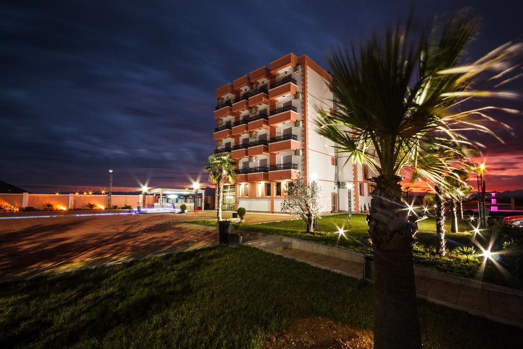 Hotel Oasis بودغوريتْسا المظهر الخارجي الصورة