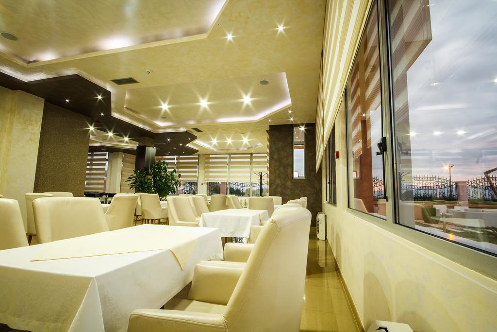 Hotel Oasis بودغوريتْسا المظهر الخارجي الصورة
