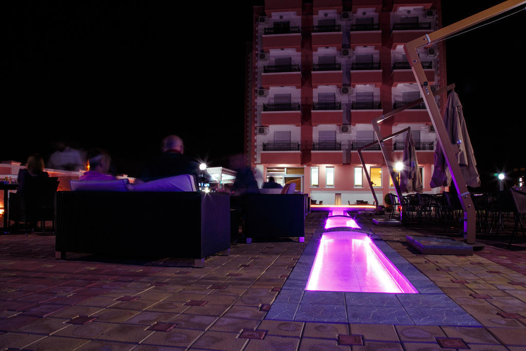 Hotel Oasis بودغوريتْسا المظهر الخارجي الصورة