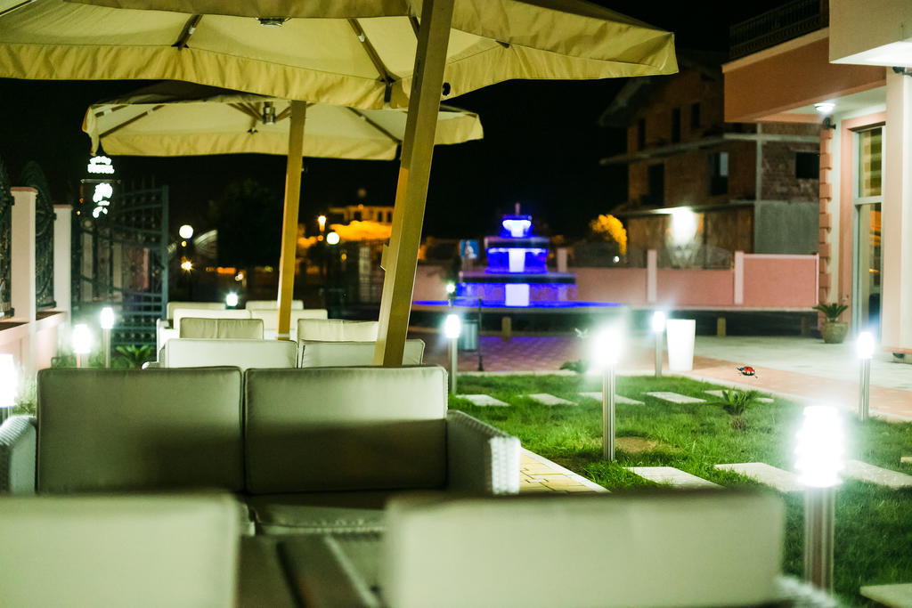 Hotel Oasis بودغوريتْسا المظهر الخارجي الصورة