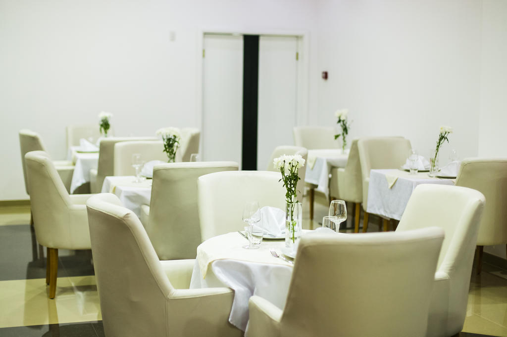 Hotel Oasis بودغوريتْسا المظهر الخارجي الصورة