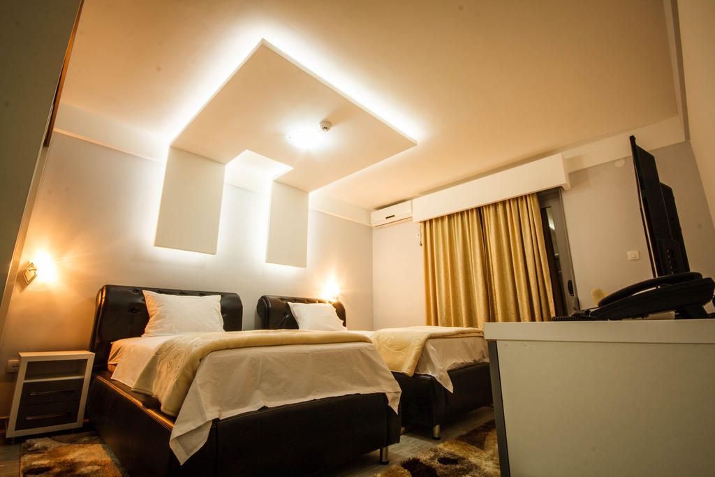 Hotel Oasis بودغوريتْسا الغرفة الصورة