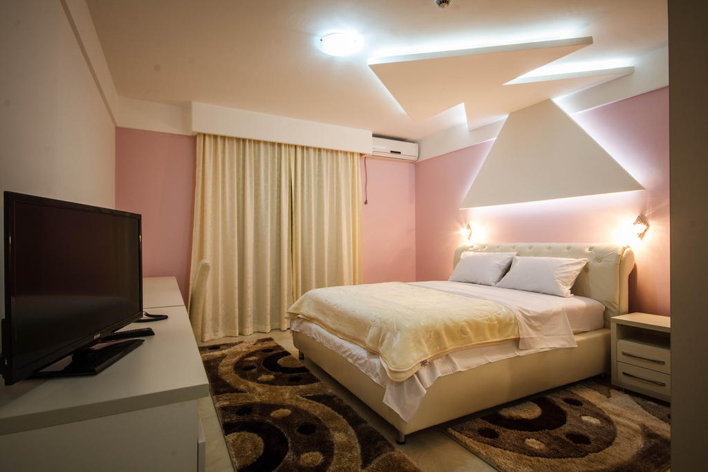 Hotel Oasis بودغوريتْسا الغرفة الصورة