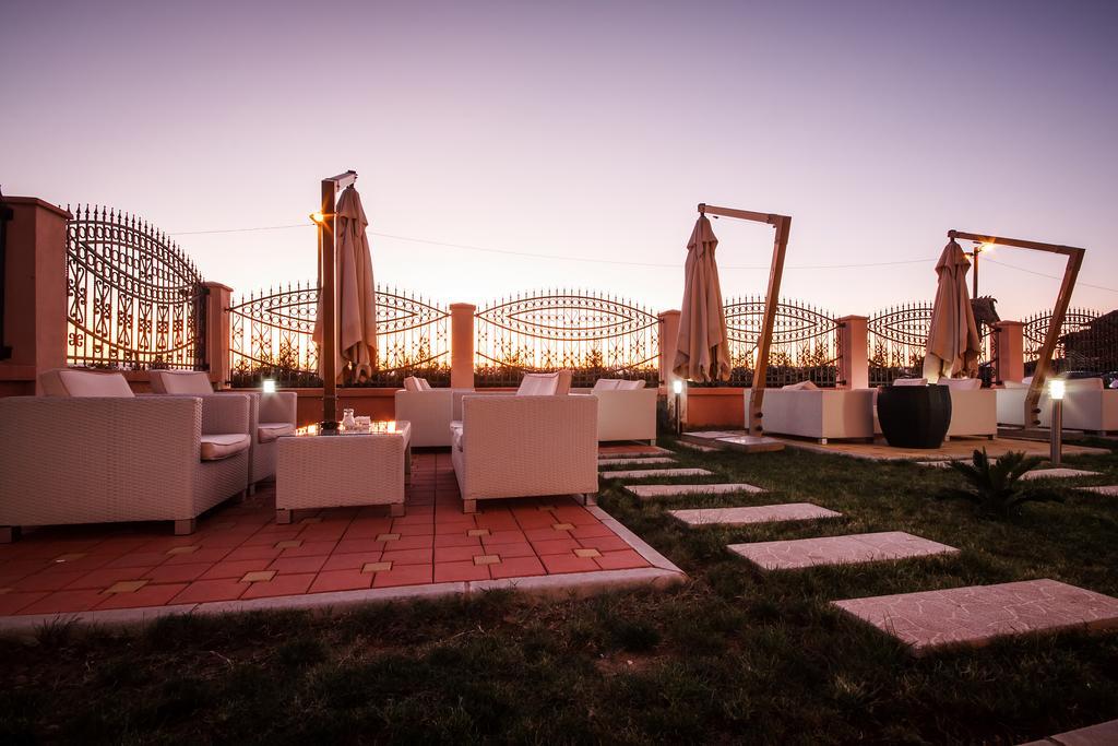 Hotel Oasis بودغوريتْسا المظهر الخارجي الصورة